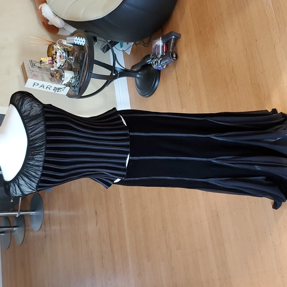 2 pieces suite, size 8. - Picture 4 of 7